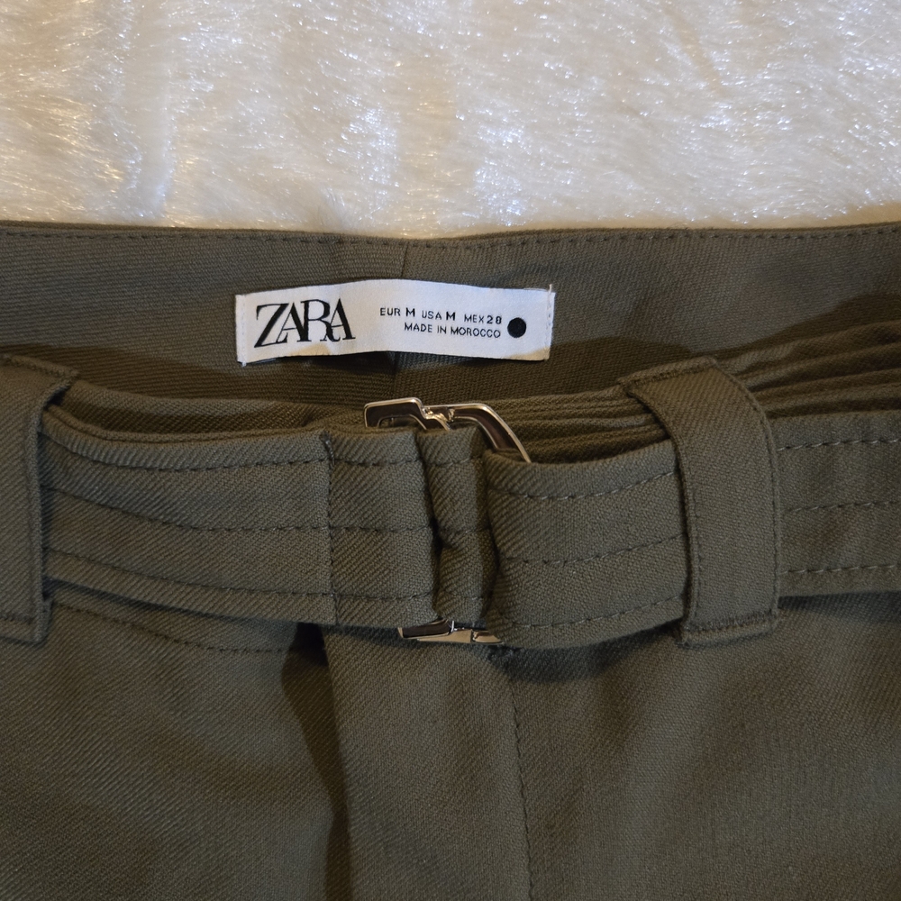 Zara Women's Olive Green Waist Short Legged Pants